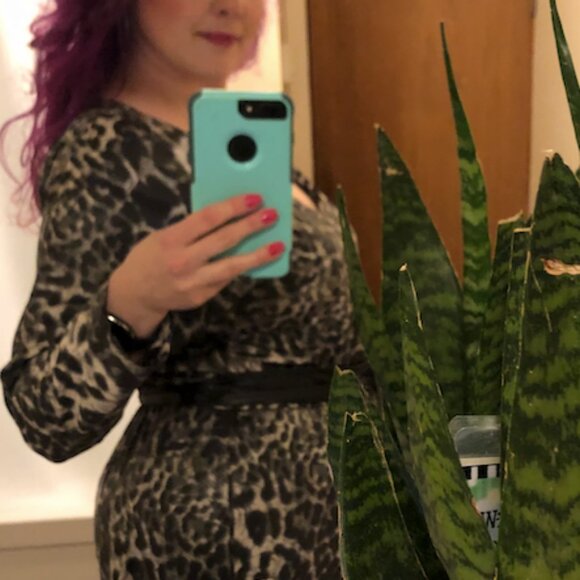 Tatyana Snow Leopard Print Long Sleeve 80s V-neck Jumpsuit - Picture 2 of 8